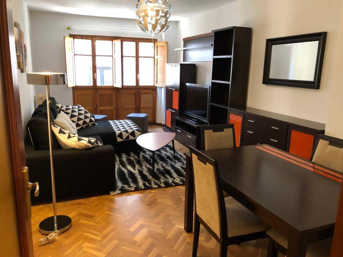 Apartamento Mulhacin Apartment เลออน ภายนอก รูปภาพ